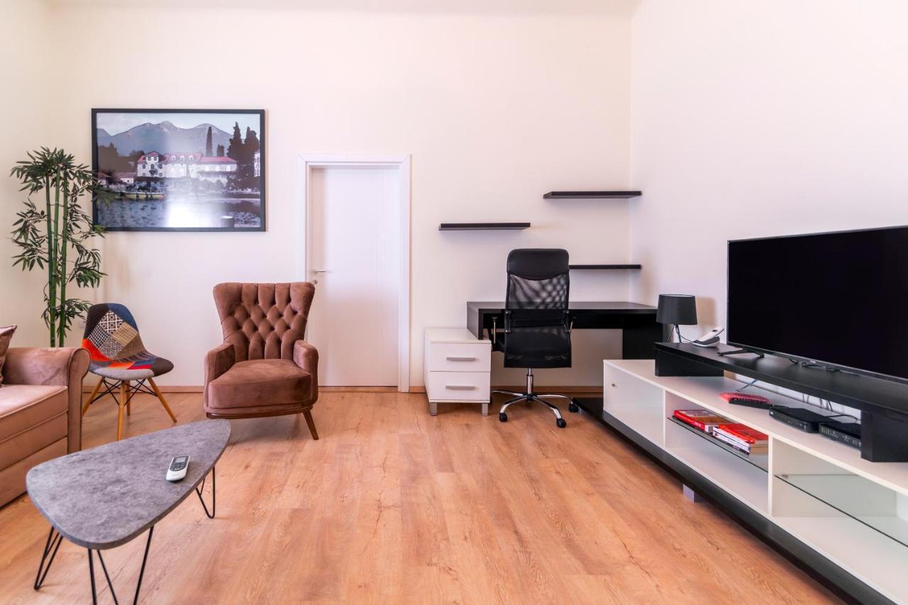 Jevrejska - Central Apartment With Free Parking Novi Sad Exterior foto